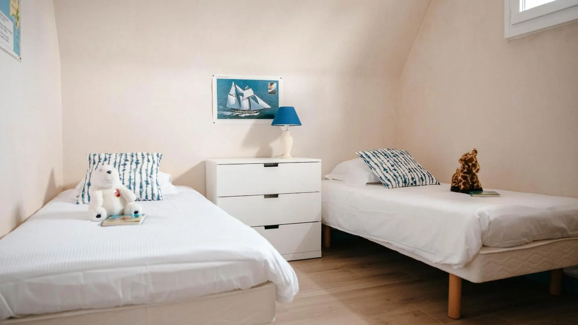 Belle Maison Pour 8 Sur La Plage De Kervenni Plouguerneau 0*,  France