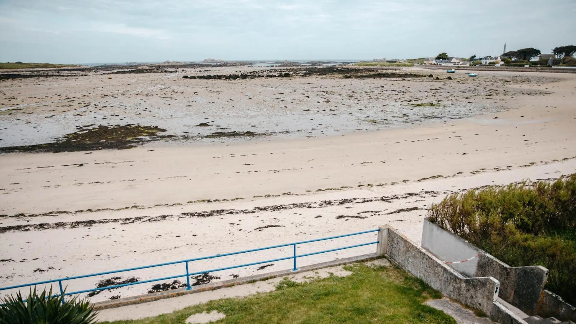 Holiday home Belle Maison Pour 8 Sur La Plage De Kervenni Plouguerneau